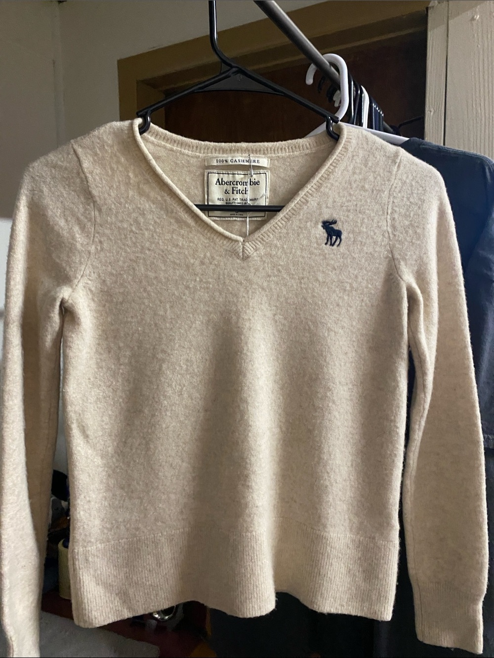 Abercrombie & Fitch Cream V-Neck Cashmere Sweater with Navy Logo